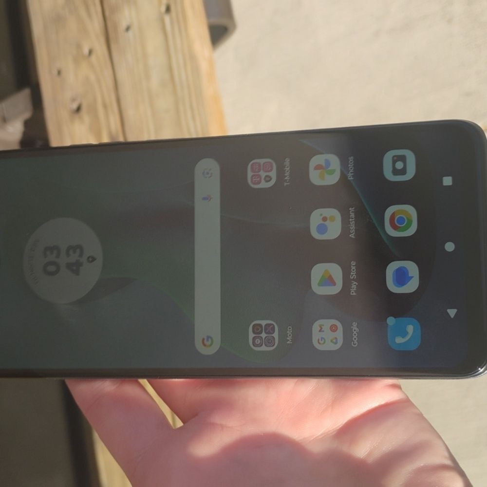 A TMobile Motorola Moto G 2024 5